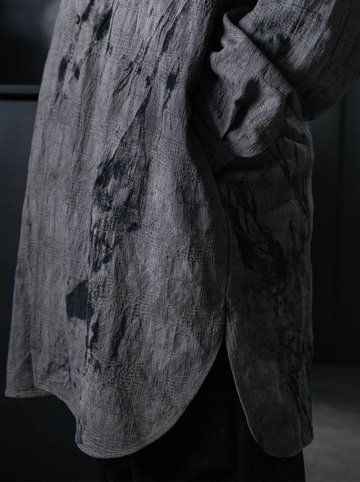 CHIAHUNG SU<br>MENS HAND WOVEN & DYED ELONGATED SHIRT / UNEVEN GREY