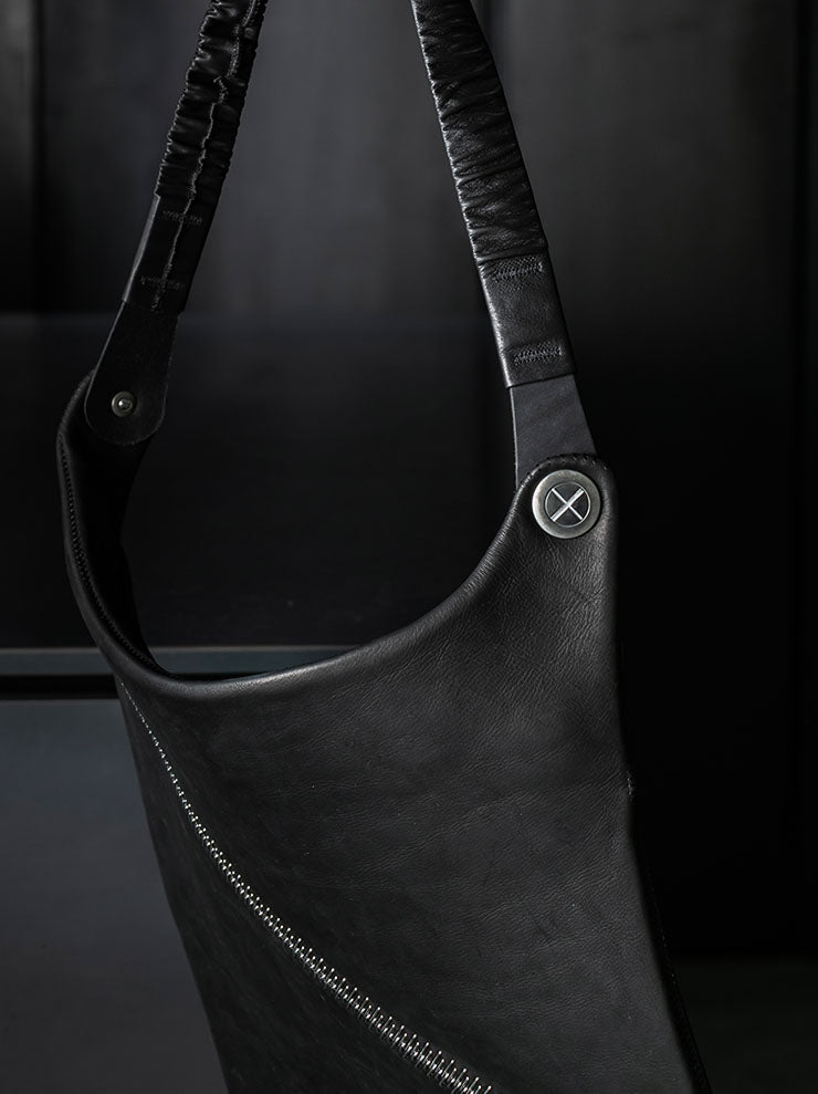 ISAAC SELLAM EXPERIENCE<br> Bonded Leather Messenger Bag / NOIR