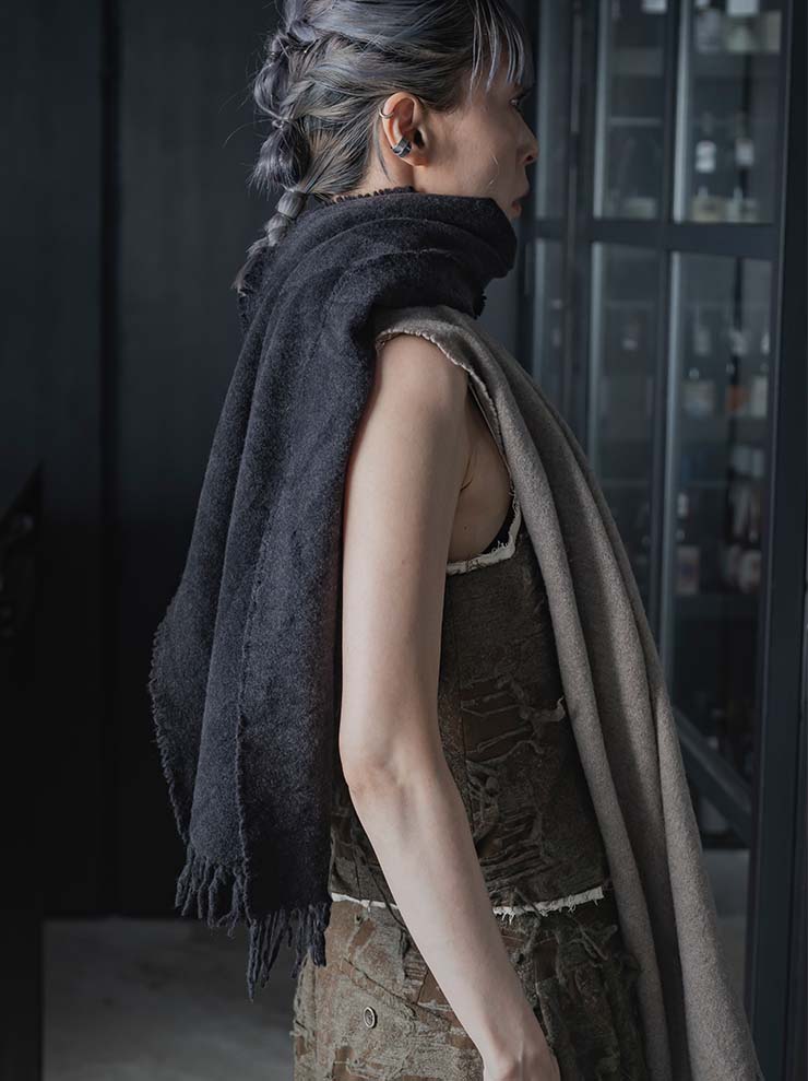 UMA WANG<br>WOOL SCARF / TAN × RED