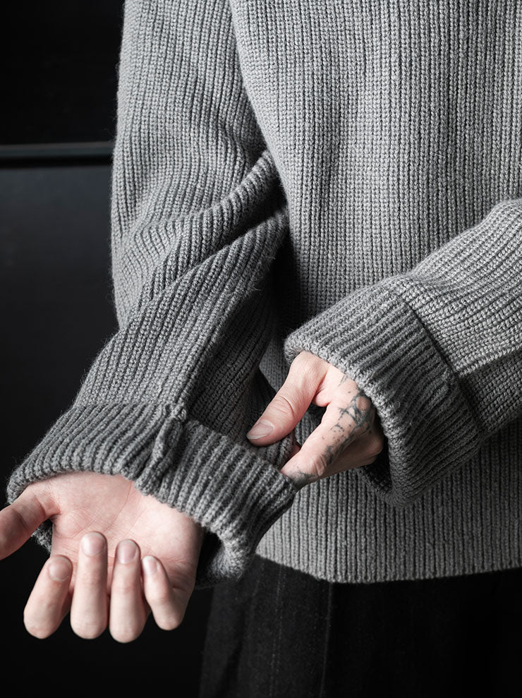 toward(s)<br>POLO SWEATER IN CROCHETED SHEEP WOOL / DARK GREY