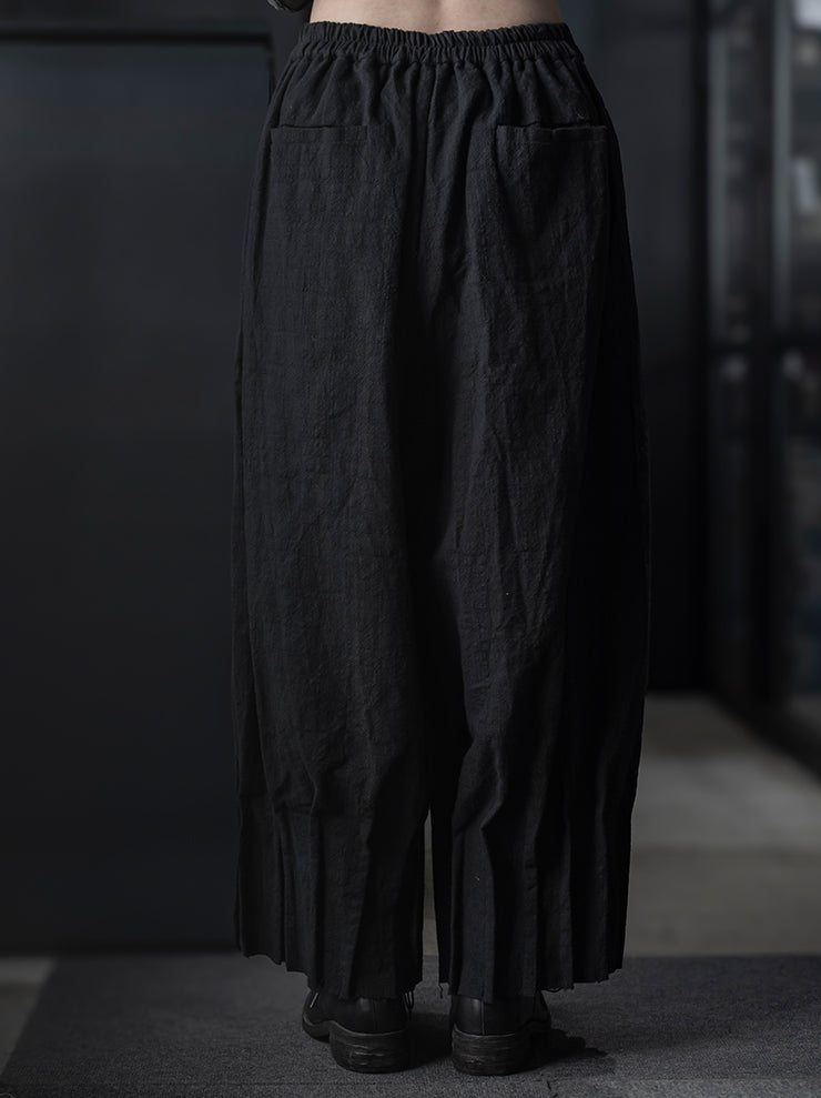 CHIAHUNG-SU<br>UNISEX HAND WOVEN & DYED PLEATED TROUSER / BLACK