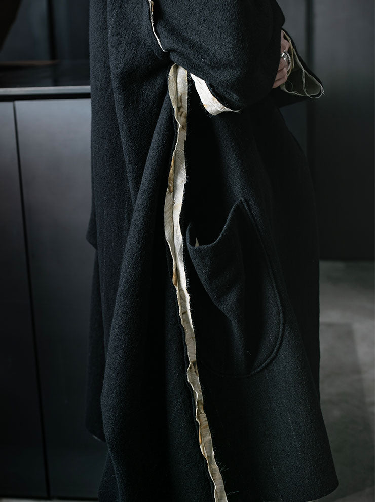 CHIAHUNG SU<br>WOMENS HAND WOVEN WOOLEN STRIPE OVER-SIZE COAT / BLACK STRIPE