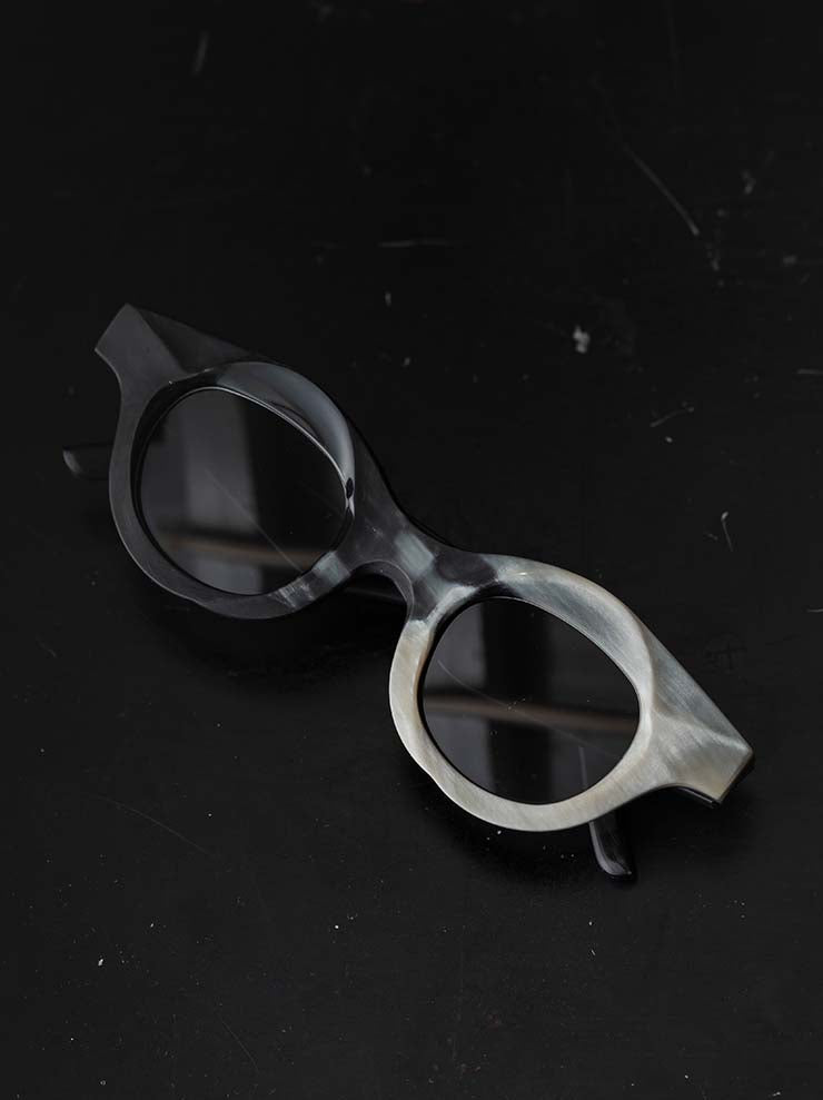 RIGARDS<br/>GENUINE HORN & TITANIUM フレームサングラス / BLACK & WHITE / RG1063