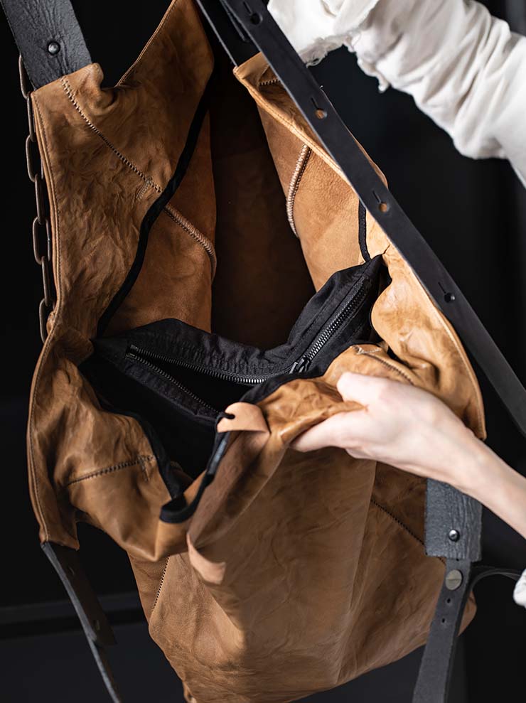 ISAAC SELLAM<br> Tote bag / CAMEL