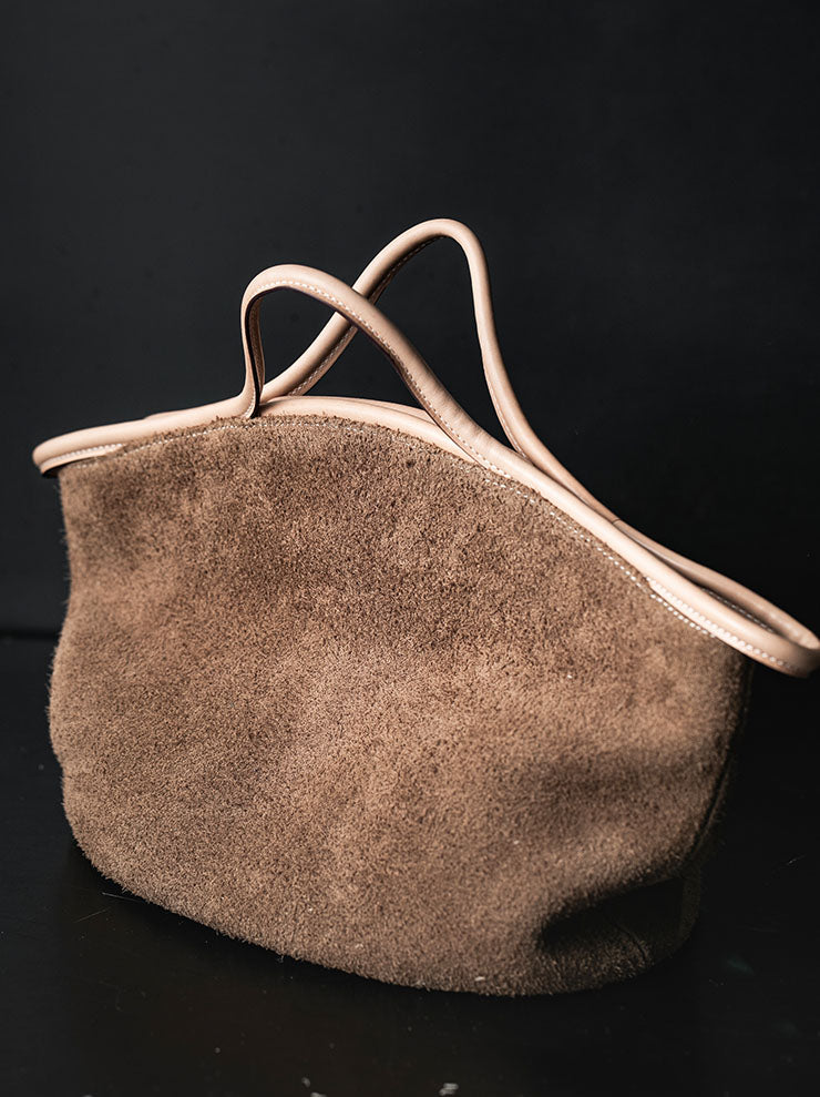 THE BACKWARD VENDOR<br>タイドホールドバッグ / Brown