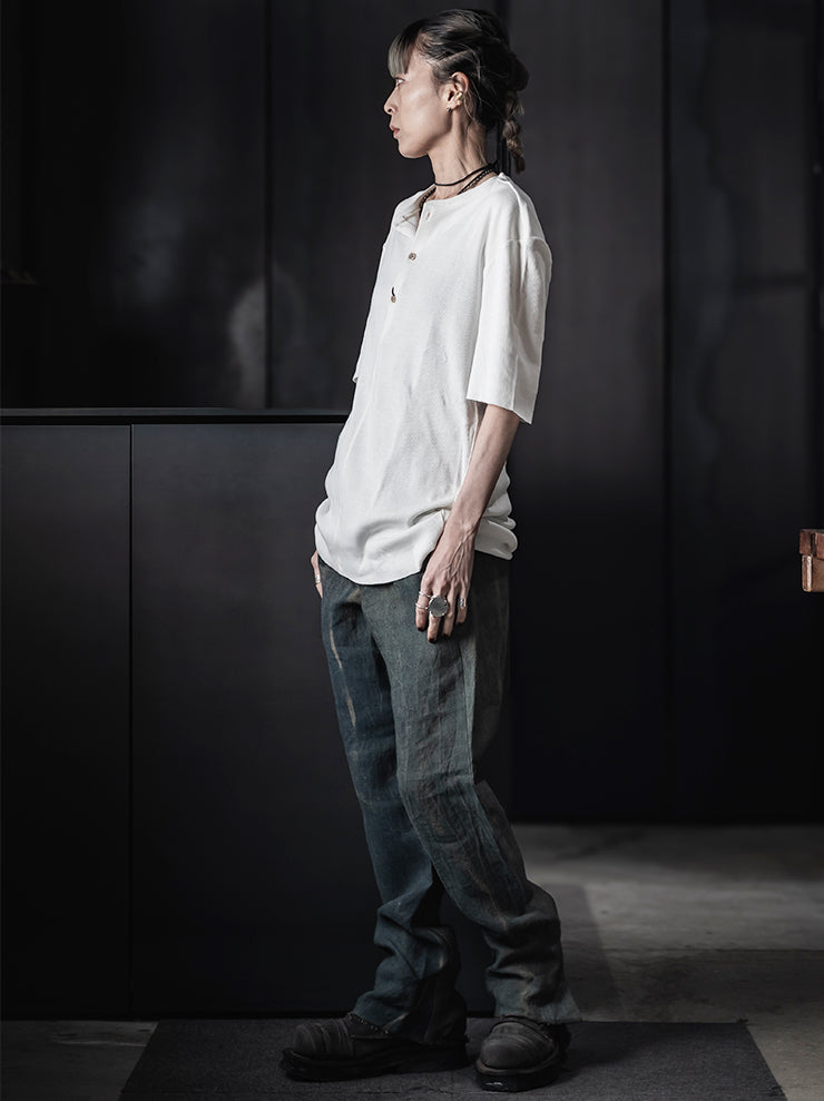 K’ANG <br>Unisex front buttoned round short sleeve T-shirt / WHITE