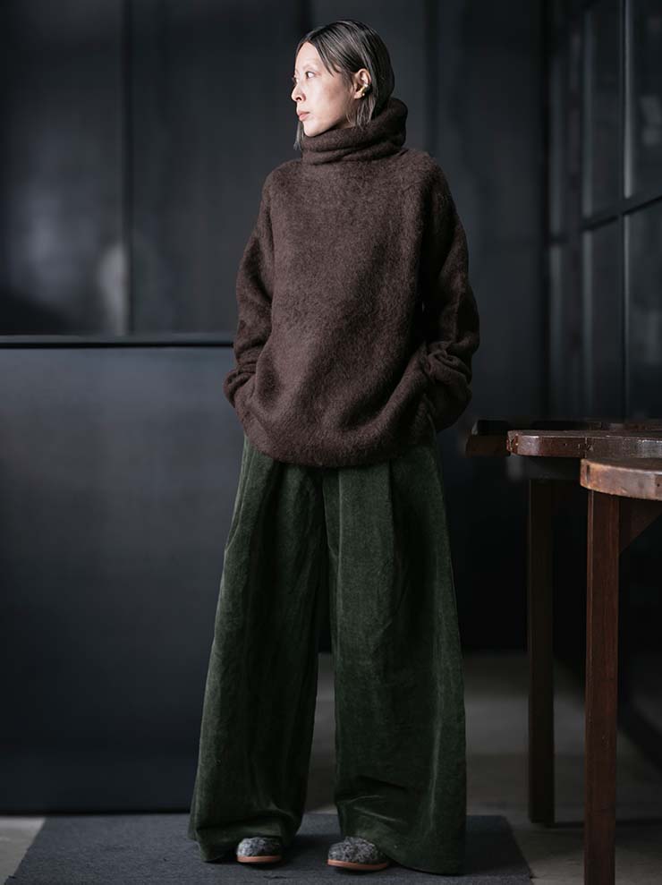 UMA WANG<br> WOMENS HIGH NECK LONG SLEEVE KNIT / DARK BROWN
