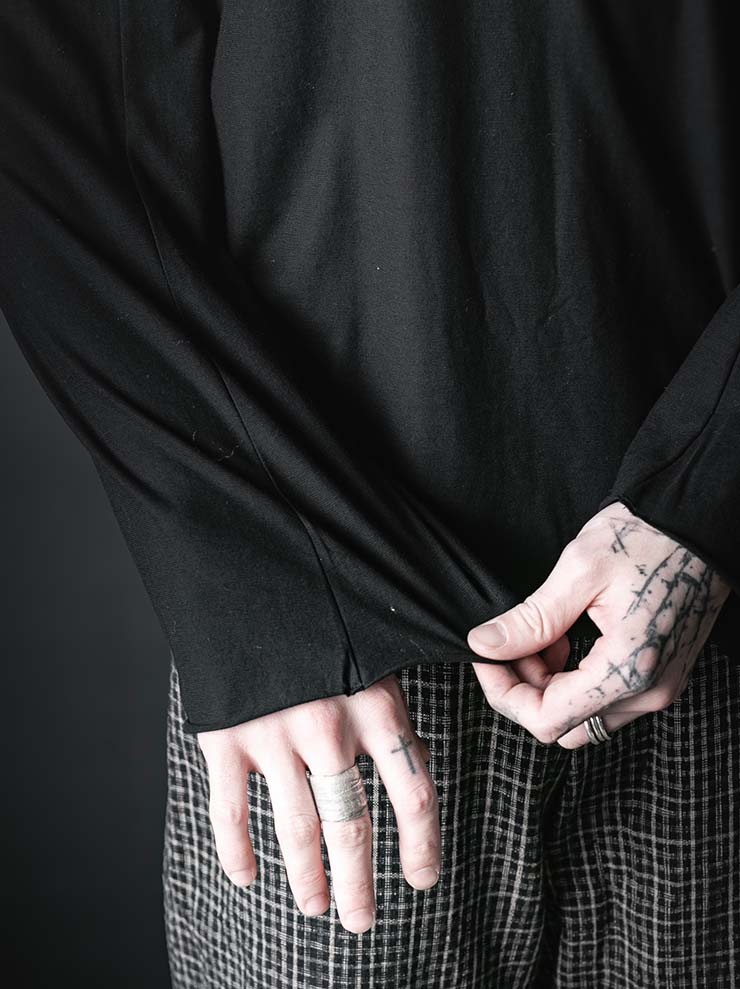 individual sentiments<br />UNISEX ルーズフィットロングスリーブ Tシャツ / BLACK