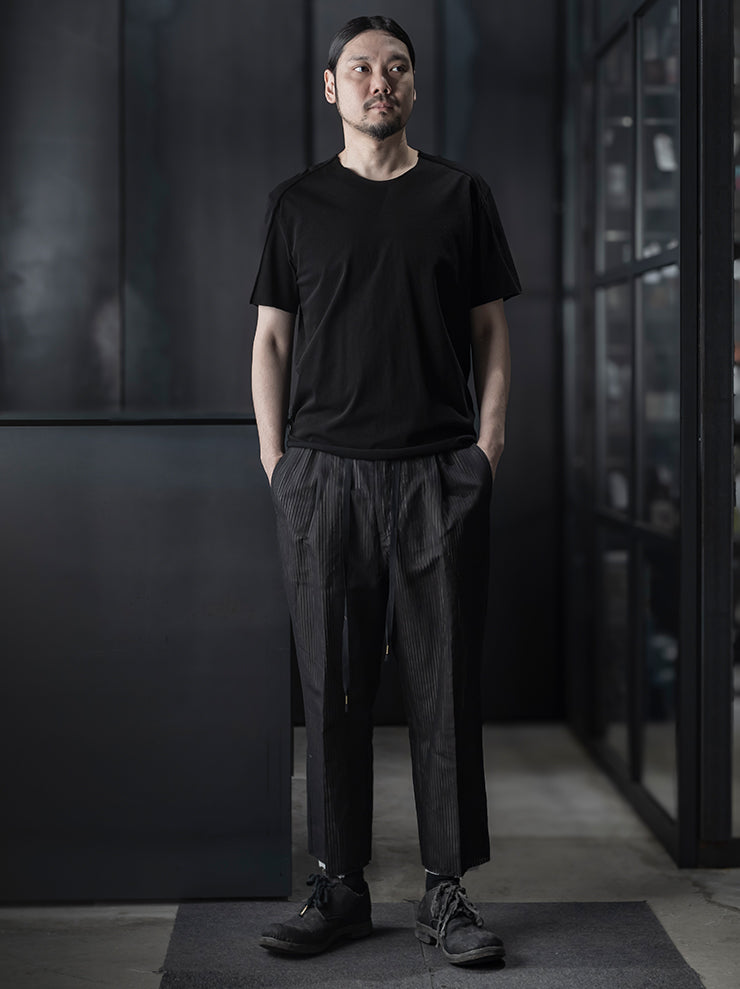 individual sentiments<br> UNISEX BASIC SHORT SLEEVE T-SHIRT / BLACK