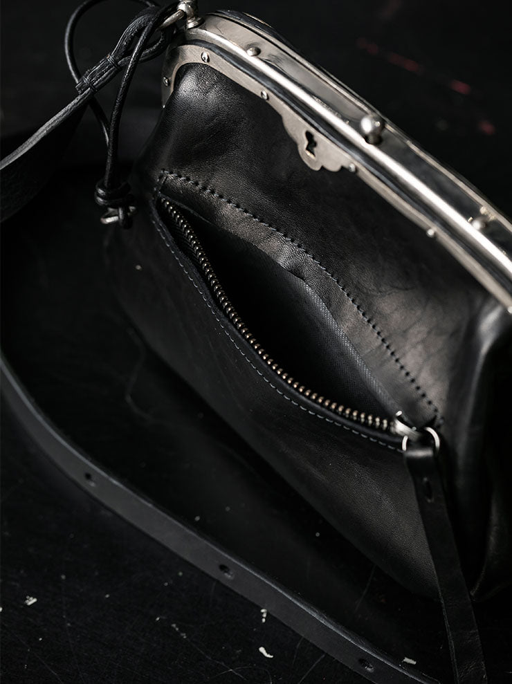 MDK – MIRANDA KALOUDIS<br>FRENCH LOCK BAG M / HORSE LEATHER / BLACK
