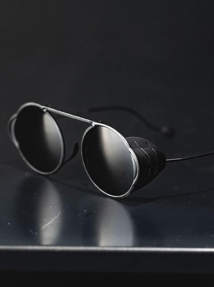 RIGARDS × BORIS BIDJAN SABERI<br/>TITANIUM フレームサングラス / ANTIQUE BRACK / RG1011BBS
