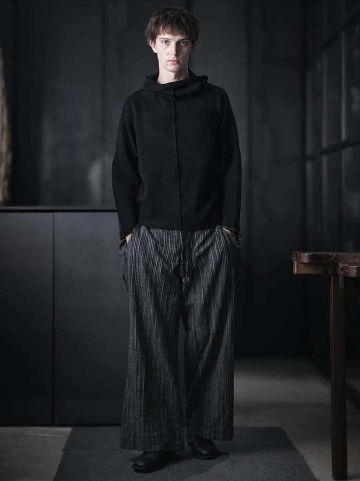 individual sentiments<br> UNISEX loose silhouette high neck knit / black