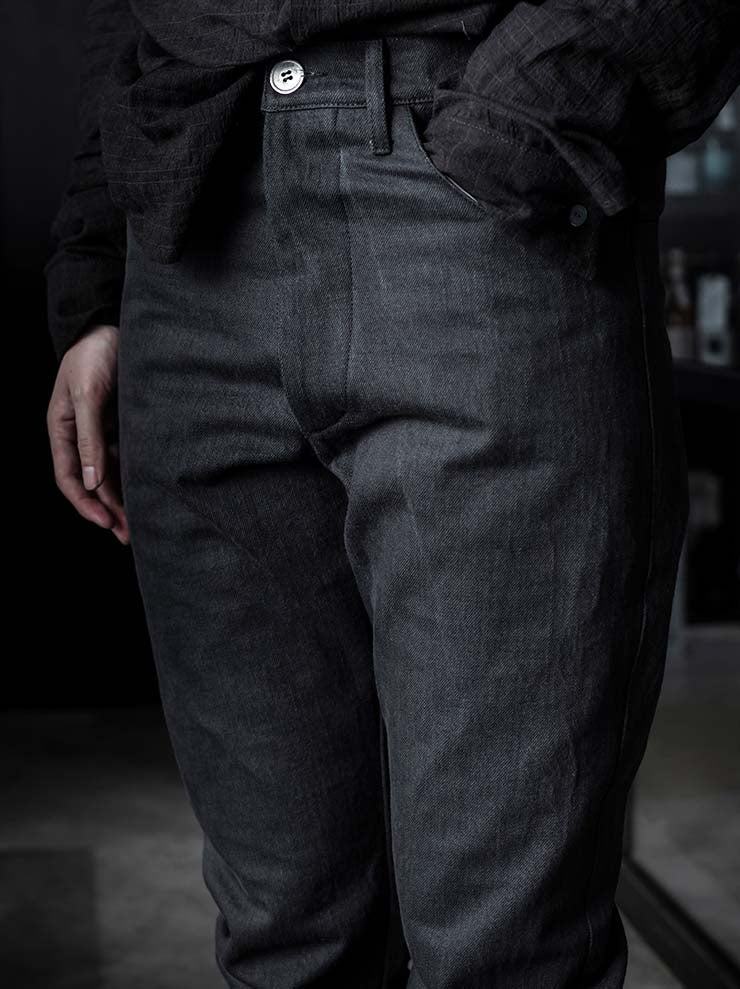 K'ANG<br>MENS BACK SPLIT FITTED DENIM TROUSERS / OFF BLACK