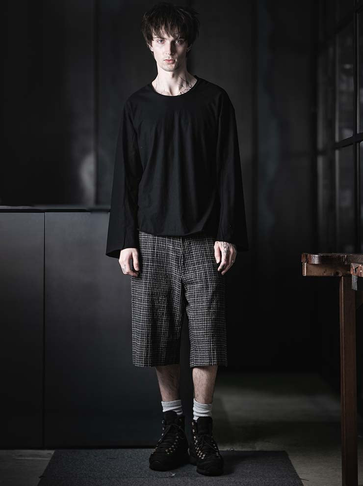 individual sentiments<br />UNISEX ルーズフィットロングスリーブ Tシャツ / BLACK