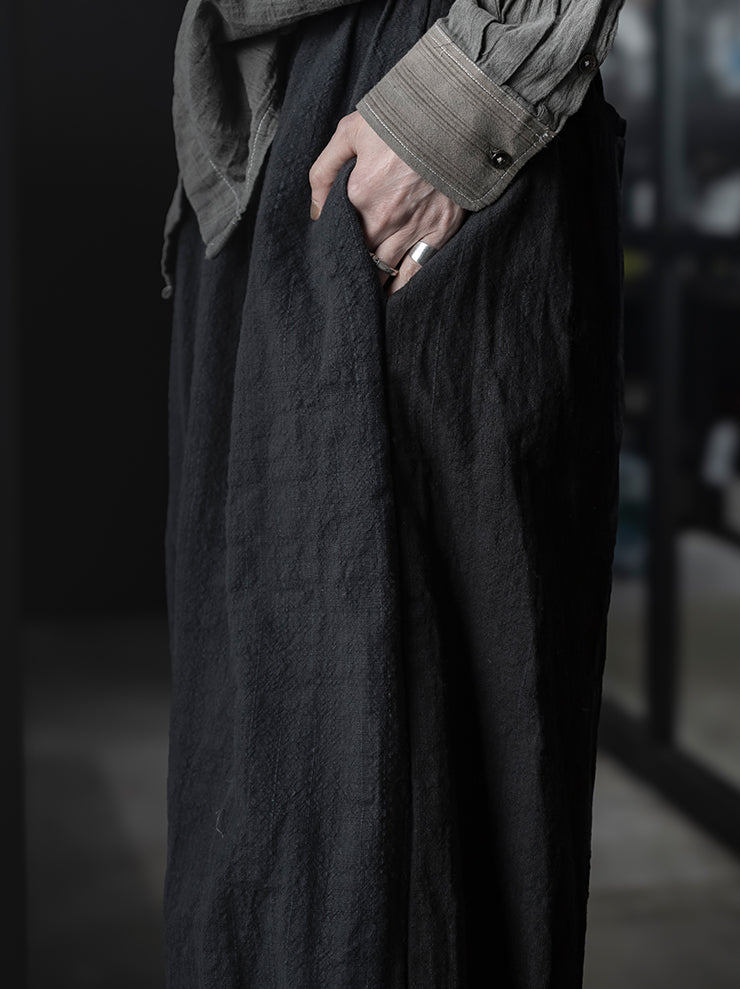CHIAHUNG-SU<br>UNISEX HAND WOVEN & DYED PLEATED TROUSER / BLACK