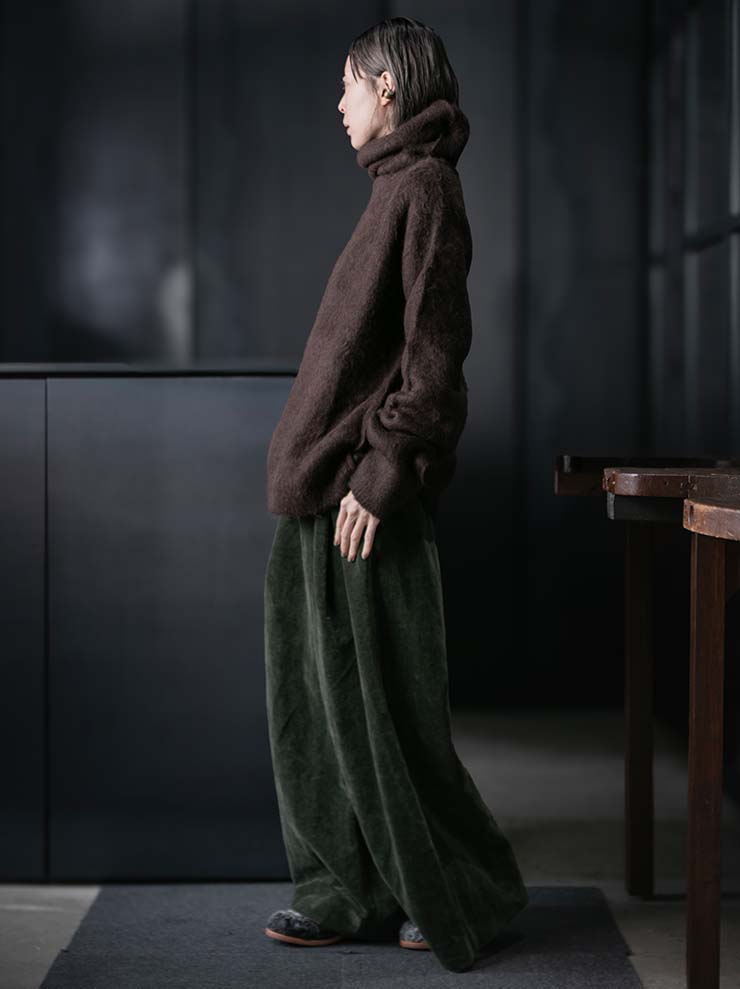 UMA WANG<br> WOMENS HIGH NECK LONG SLEEVE KNIT / DARK BROWN