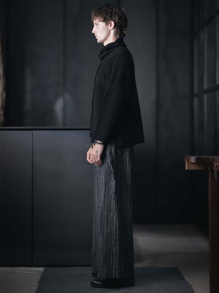 individual sentiments<br> UNISEX loose silhouette high neck knit / black