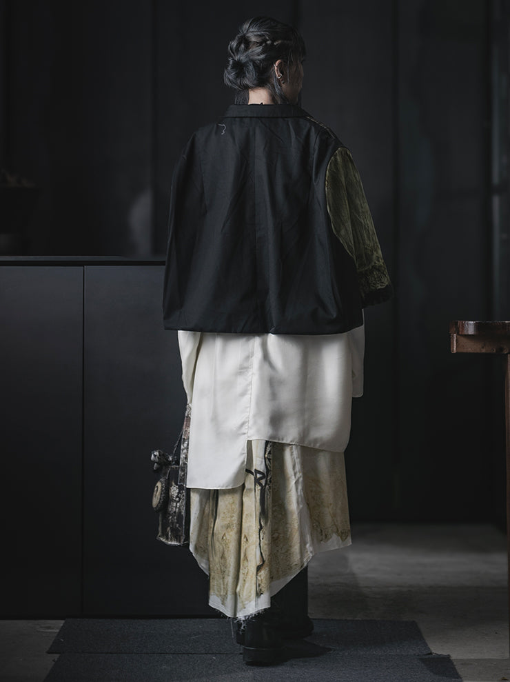 IA LONDON<br>TYPE TWO CAPE / LACE COLLAR PRINT