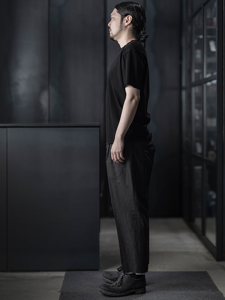 individual sentiments<br> UNISEX BASIC SHORT SLEEVE T-SHIRT / BLACK