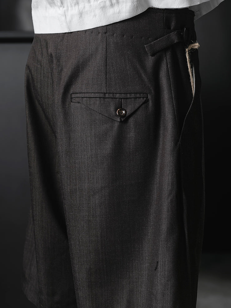 MONAD<br>Murray Tailored Shorts / Brown
