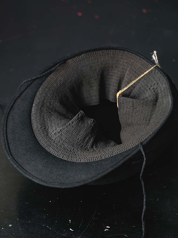 HORISAKI<br>ONE OF A KIND COLLECTION ラビットファーフェルトチンストラップ付きハット OOAK25 NO.59 / BLACK HB