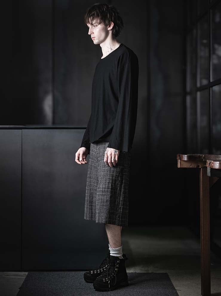 individual sentiments<br />UNISEX ルーズフィットロングスリーブ Tシャツ / BLACK