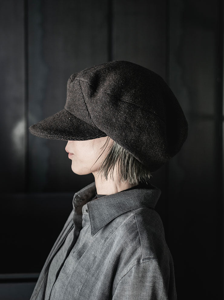 CHIAHUNG SU<br>SOFT STRUCTURE PANELED BRIM HAT / DARK BROWN
