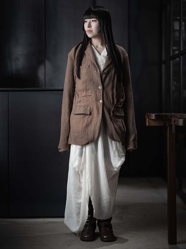 CHIAHUNG-SU<br>WOMENS HAND WOVEN & MUD DYED PEAK LAPEL / LIGHT LOTUS