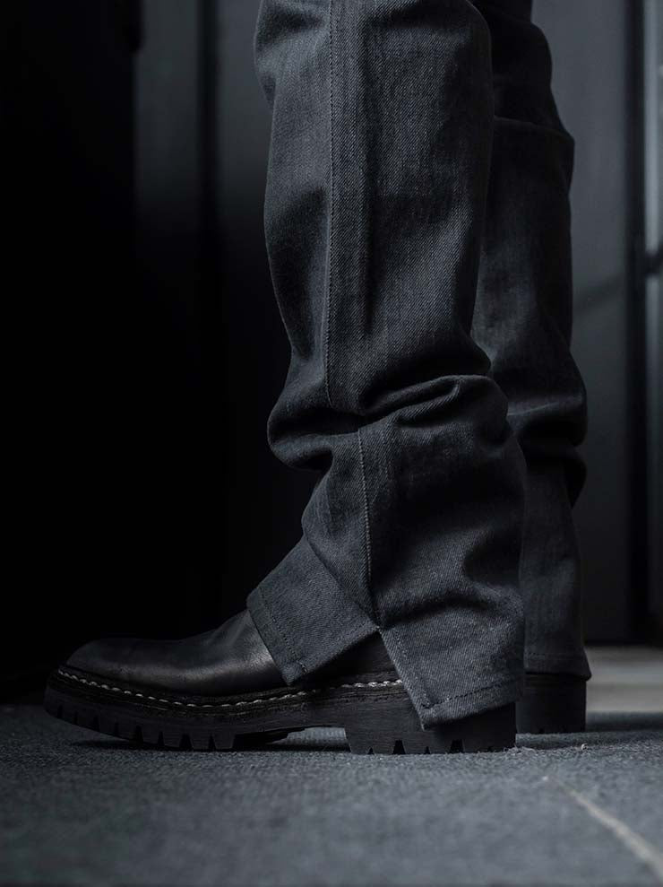 K'ANG<br>MENS BACK SPLIT FITTED DENIM TROUSERS / OFF BLACK