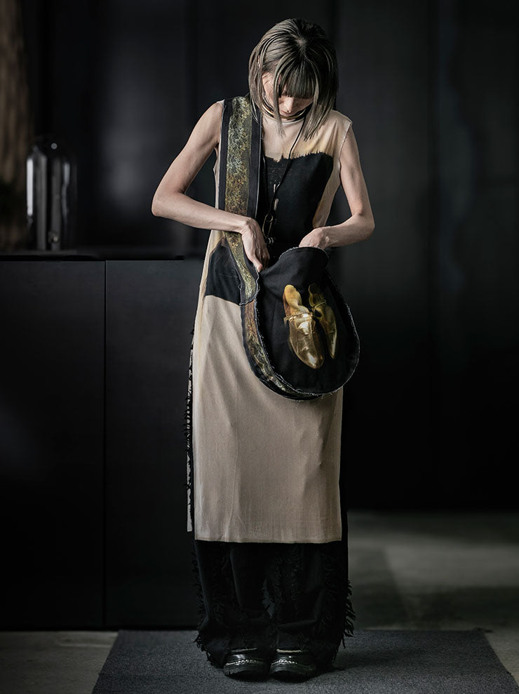 IA LONDON<br> LARGE CAMEO MESSENGER BAG / GUNS & SHOES PRINT