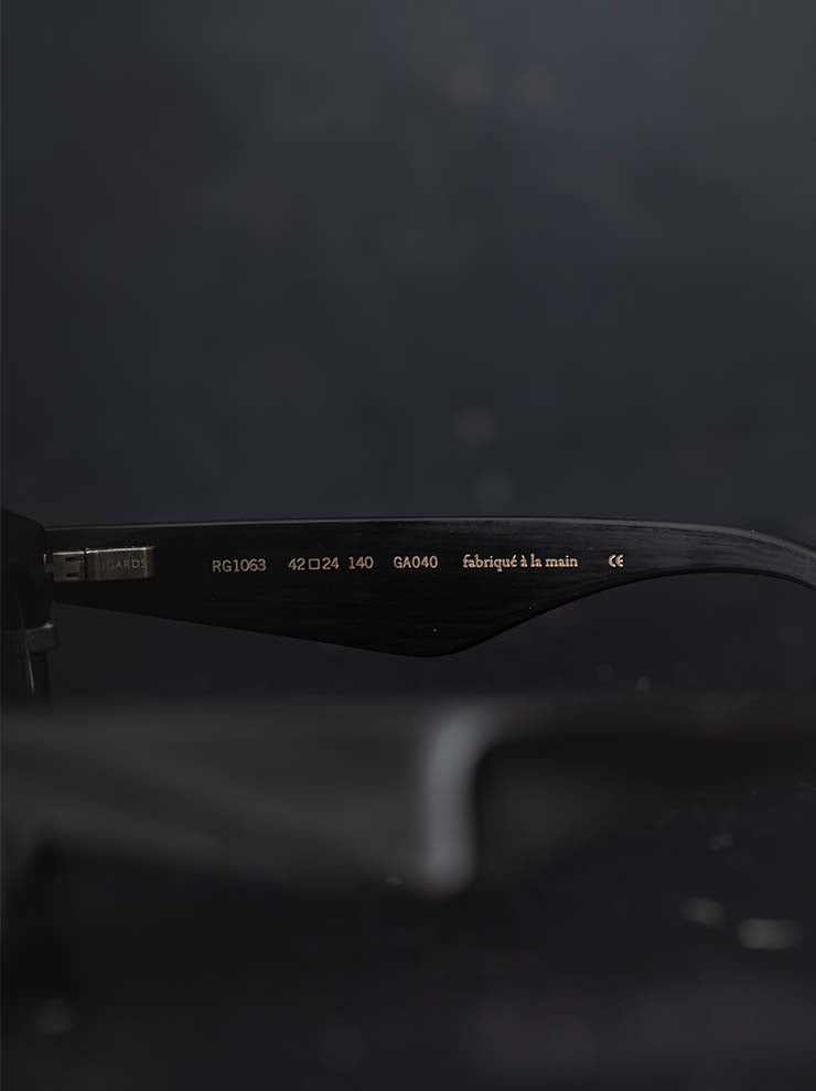 RIGARDS<br/>GENUINE HORN & TITANIUM フレームサングラス / BLACK & WHITE / RG1063