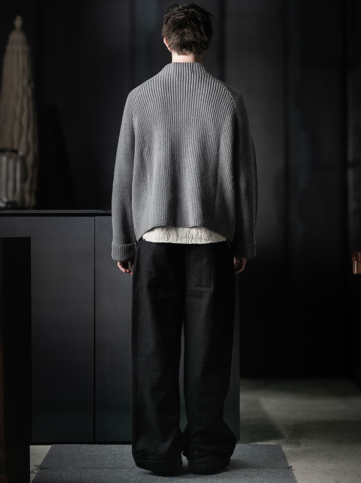 toward(s)<br>POLO SWEATER IN CROCHETED SHEEP WOOL / DARK GREY
