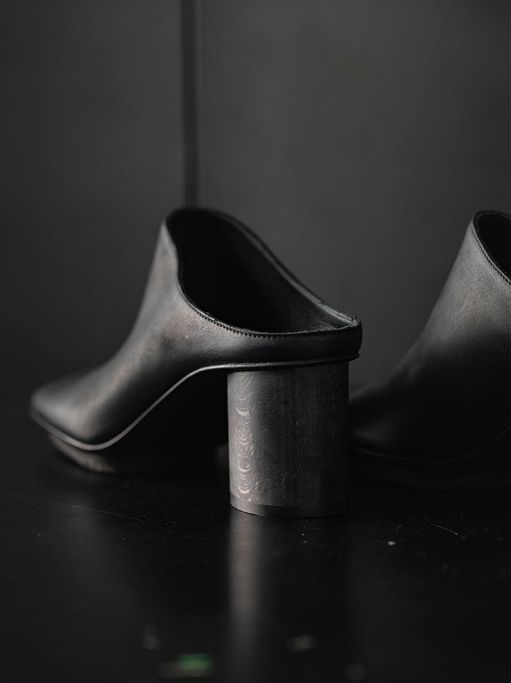 UMA WANG<br> WOMENS STONE MULE / BLACK
