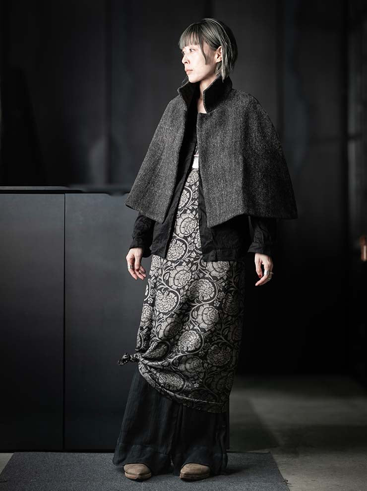 toward(s)<br>MERINO & YAK WOOL BLEND CAPE / DARK GREY