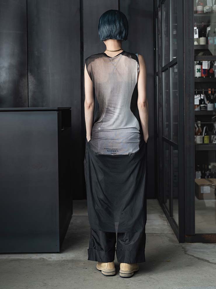 IA LONDON<br> WOMENS SLEEVELESS MESH DRESS WITH SIDE SLITS / SEMI COUTURE PRINT