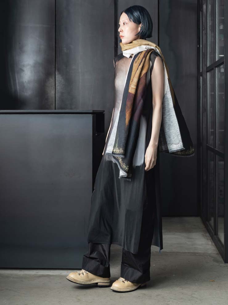 IA LONDON<br> WOMENS SLEEVELESS MESH DRESS WITH SIDE SLITS / SEMI COUTURE PRINT