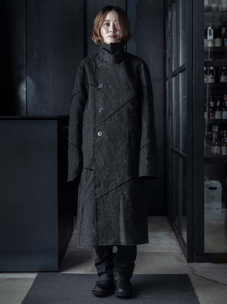 K'ANG<br>MENS BACK SPLIT FITTED DENIM TROUSERS / OFF BLACK