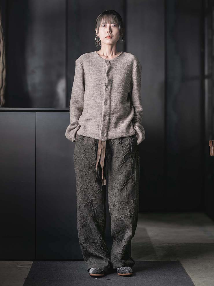 K'ANG<br>UNISEX ROUND NECK MID FIT CARDIGAN / GREYISH BROWN