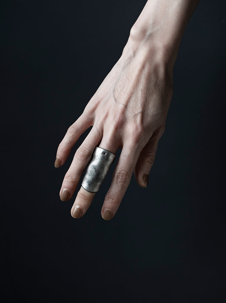 DETAJ<br>LEATHER RING MIDDLE / SILVER