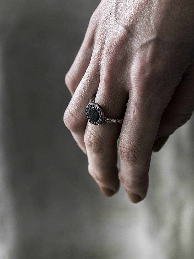 GUIDI<br> Silver x Black Diamond Oval Ring G-AN03DN BLKT