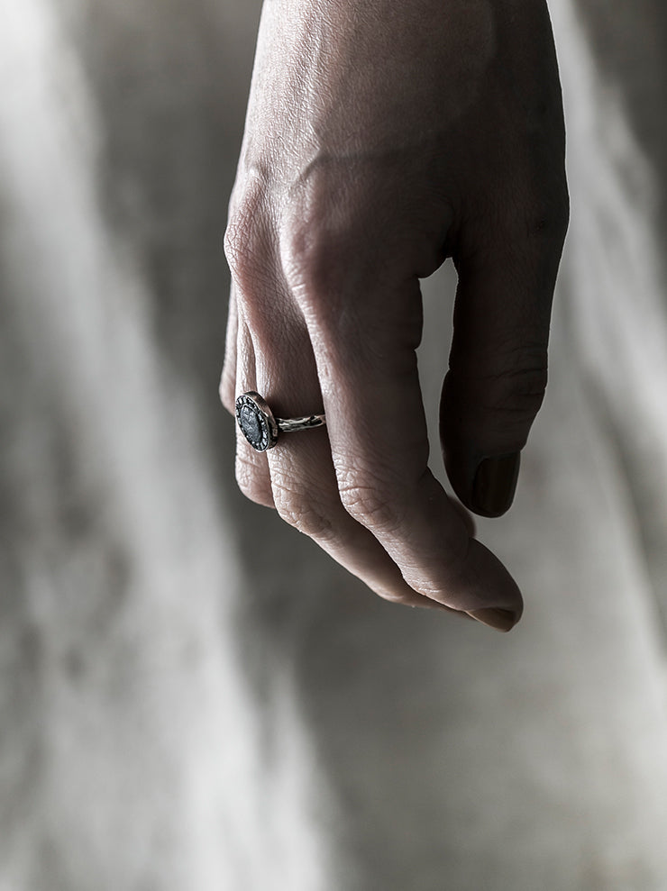 GUIDI<br> Silver x Black Diamond Oval Ring G-AN03DN BLKT