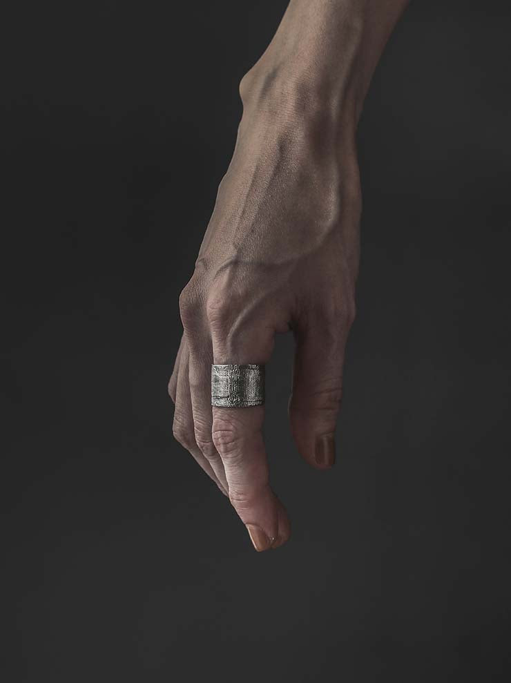 DETAJ <br>BANDAGE FIT RING / VINTAGE SILVER