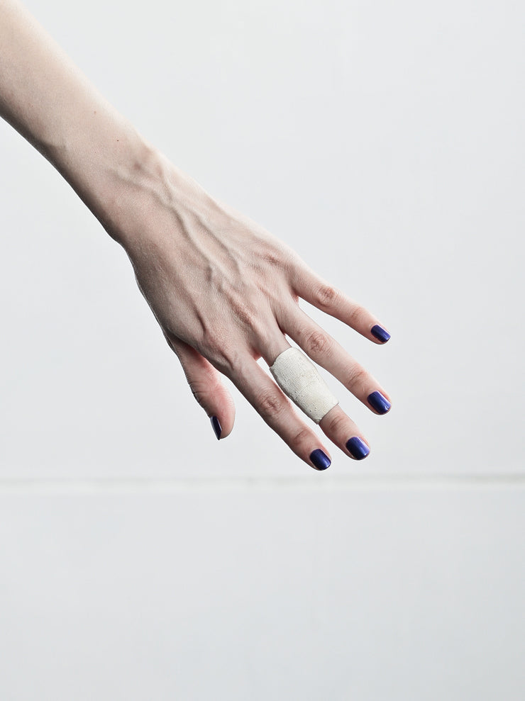 DETAJ<br> BANDAGE RING LONG / WHITE