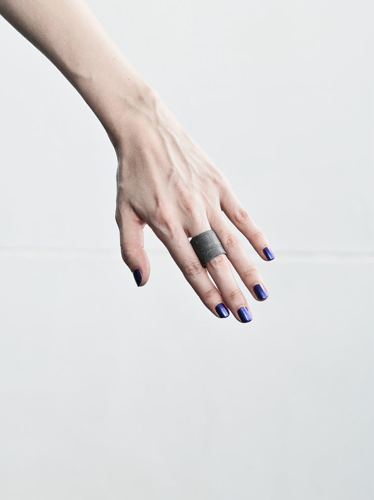 DETAJ <br>BANDAGE RING / BLACK