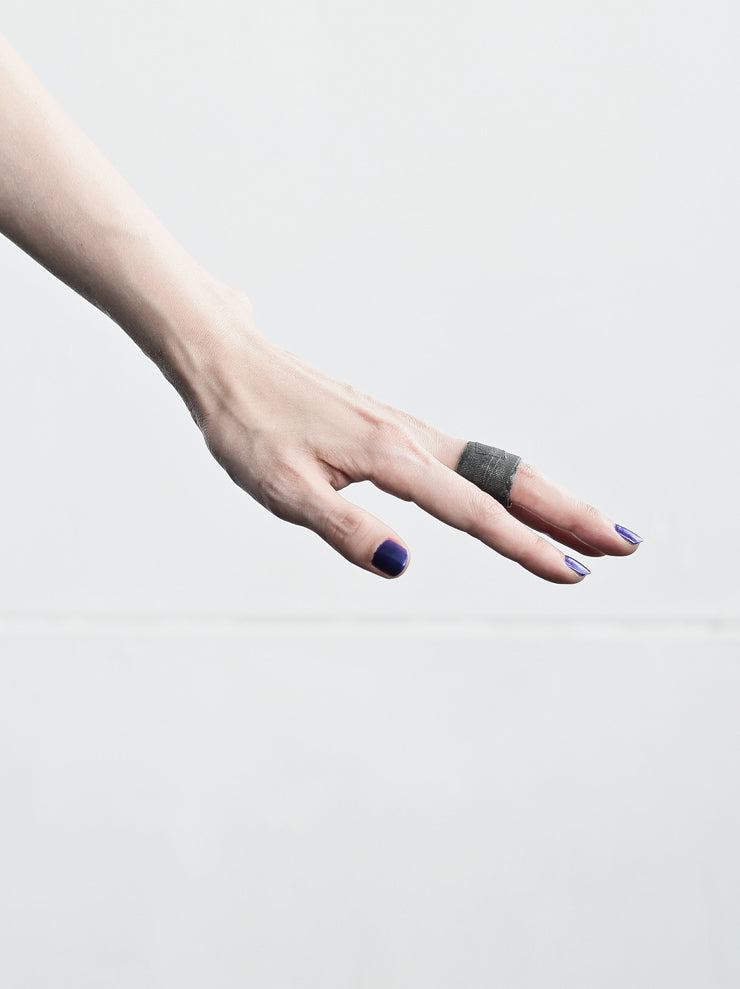 DETAJ <br>BANDAGE RING / BLACK
