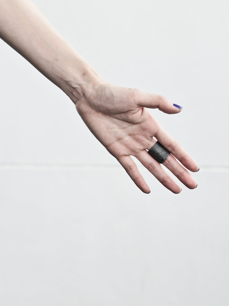 DETAJ <br>BANDAGE RING / BLACK
