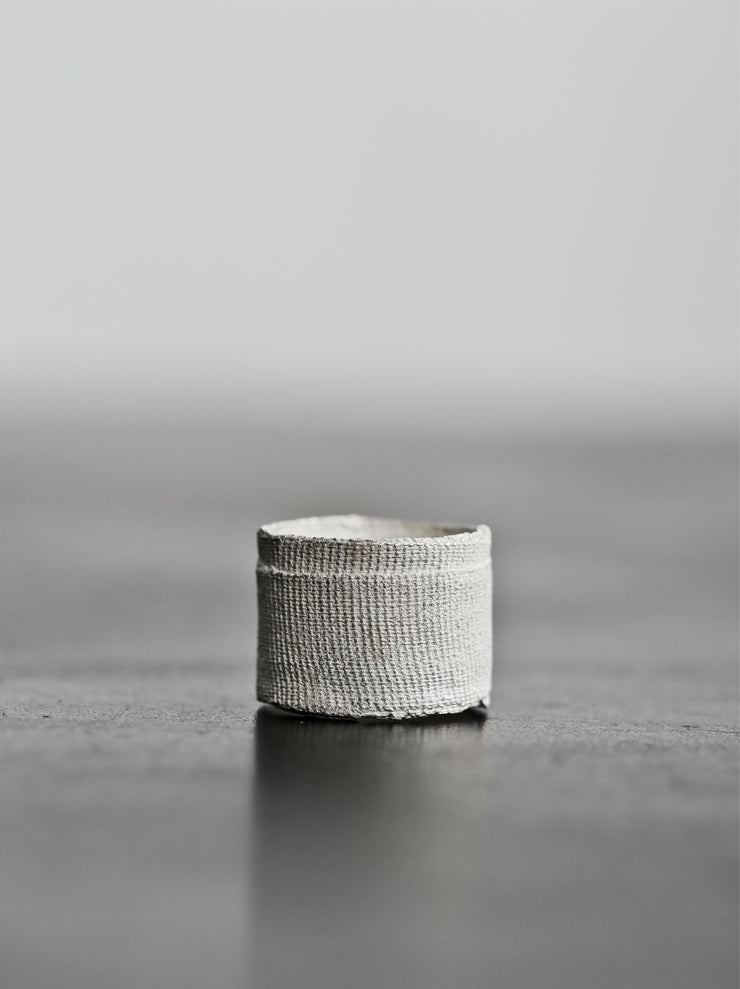DETAJ <br>BANDAGE FIT RING / WHITE