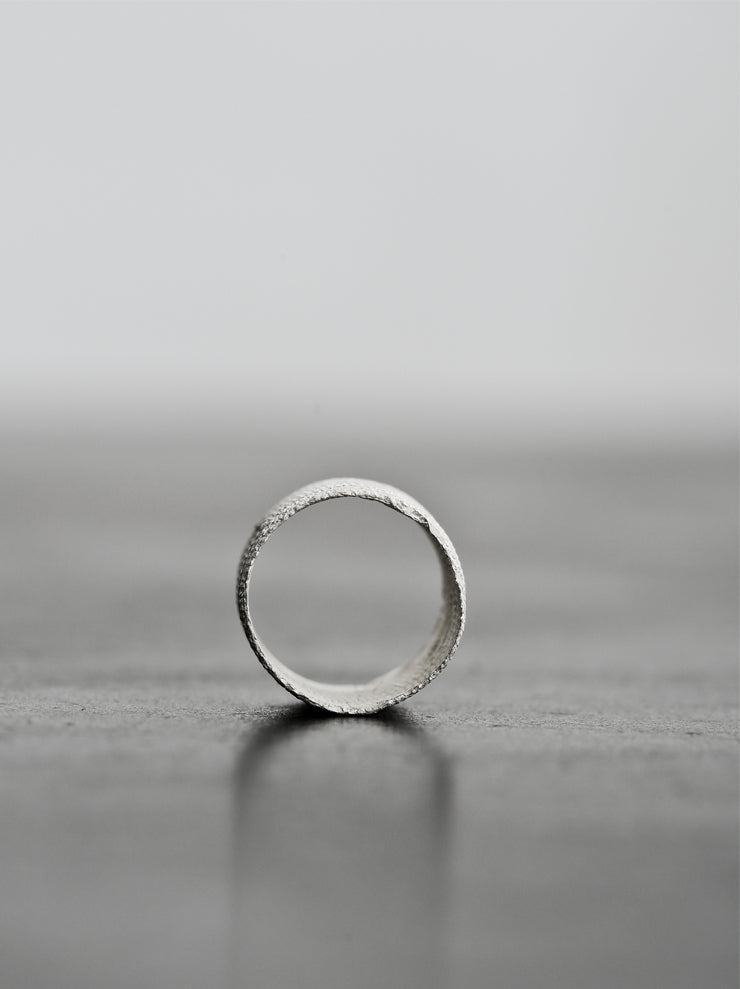 DETAJ <br>BANDAGE FIT RING / WHITE