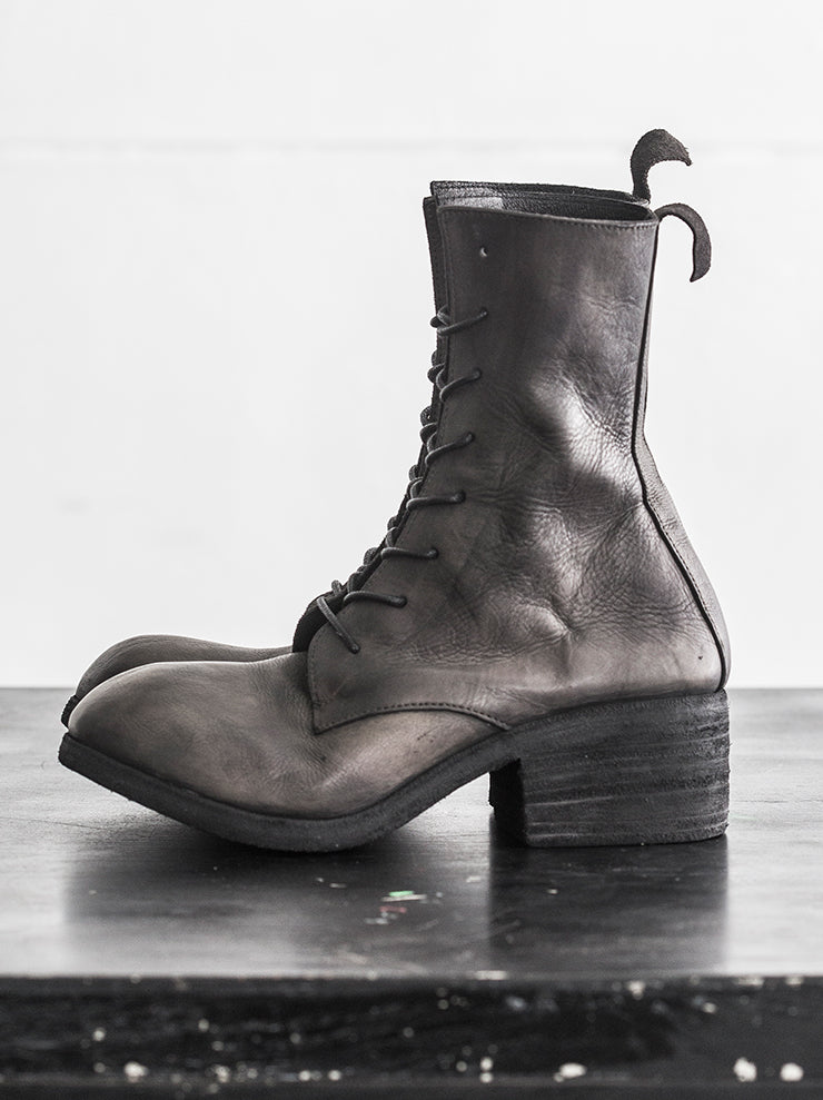 NUTSA MODEBADZE<br />ウィメンズレースアップブーツ BEIGE ASH