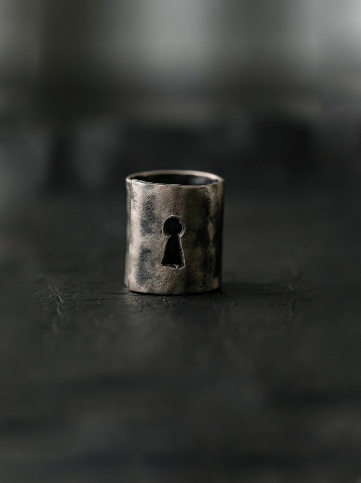 UMA WANG × DETAJ<br> KEYHOLE PINK SILVER RING / OXY-DYE PINK SILVER